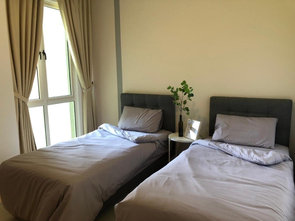 Santubong Suites B Just Like Home Damai Kuching Kültér fotó