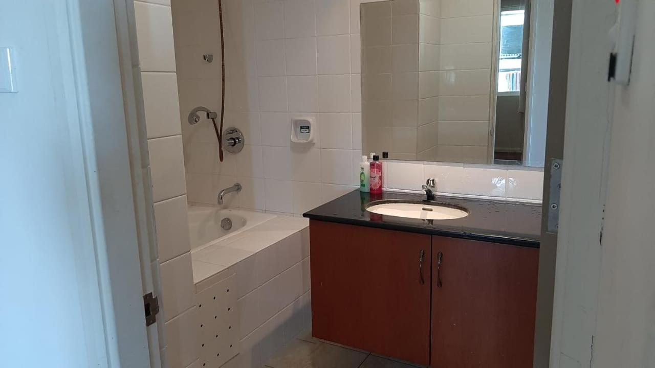 Santubong Suites B Just Like Home Damai Kuching Kültér fotó