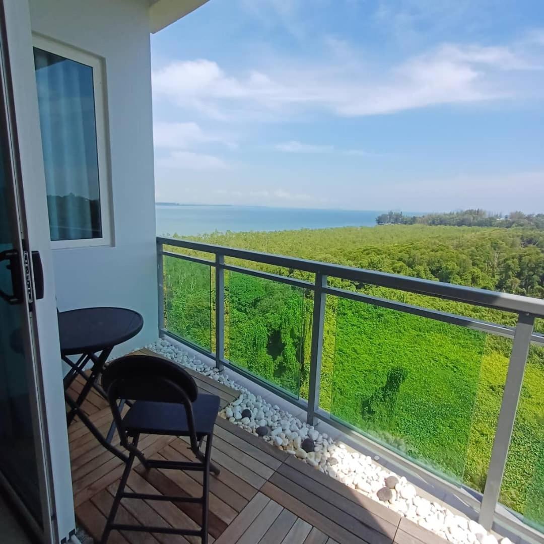 Santubong Suites B Just Like Home Damai Kuching Kültér fotó