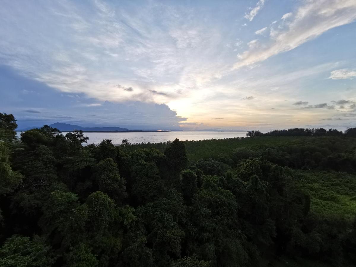 Santubong Suites B Just Like Home Damai Kuching Kültér fotó